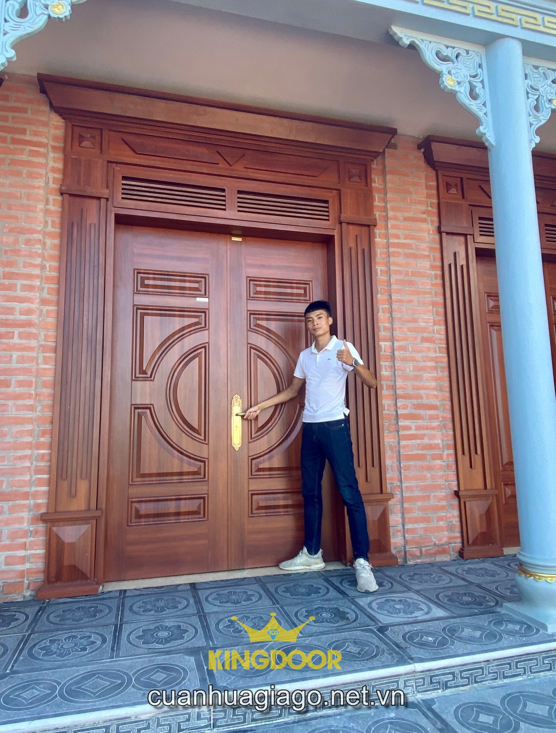 Cửa được lắp đặt cho vị trí cửa chính trong nhà