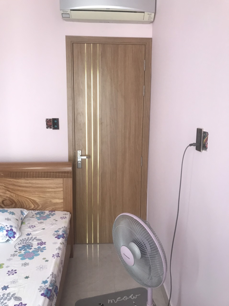 Cửa nhựa phòng ngủ chạy chỉ nhôm