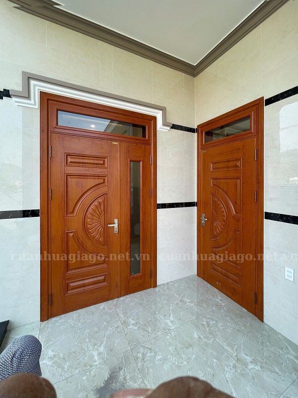 Cửa mẫu hoa cúc 2 cánh lệch