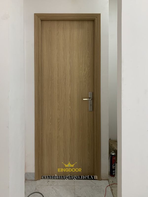 Mẫu cửa đúc vân gỗ
