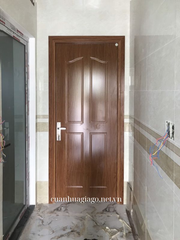 Cửa nhựa Cam Lâm sơn vân gỗ