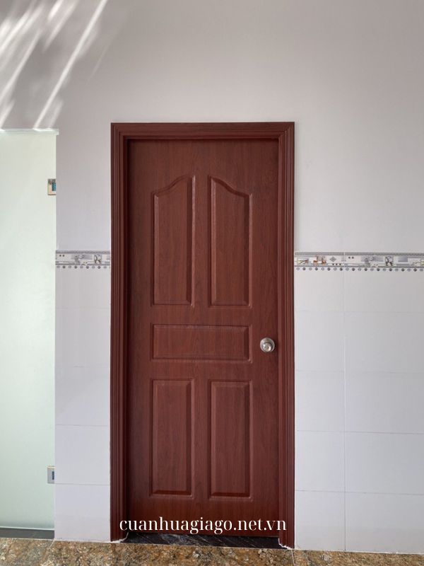 Cửa nhựa Đài Loan đúc Cam Lâm