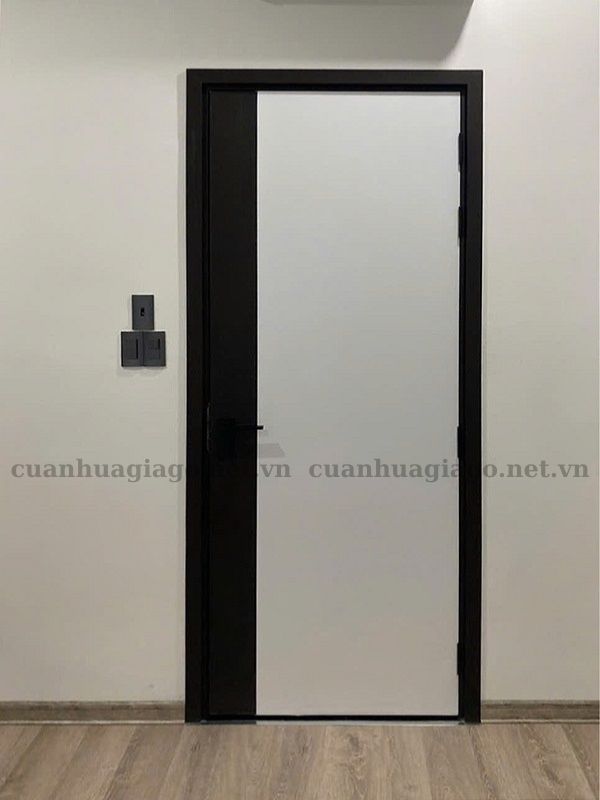 Cửa thép vân gỗ Deluxe Vạn Giã